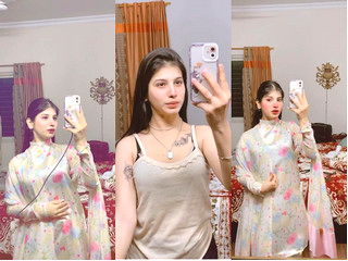 Sexy Tiktokar Shows Boobs