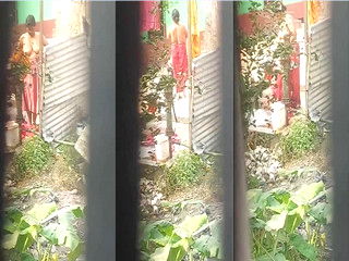 Desi Bhabhi OutDoor Bathing