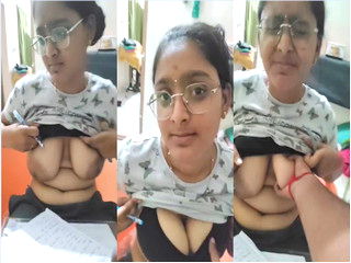 Desi Mallu Bhabhi Shows Pussy