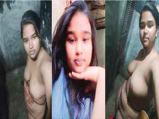 Horny Desi Girl bathing and Fingering