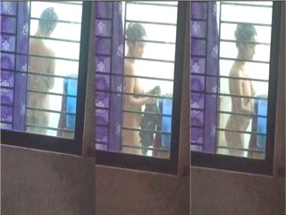 Sexy Desi Bhabhi Bathing Capture