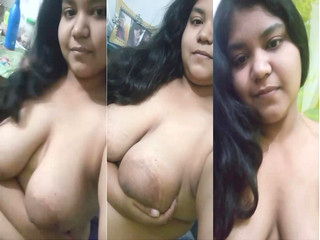 Desi Girl Shows Her Big Boobs