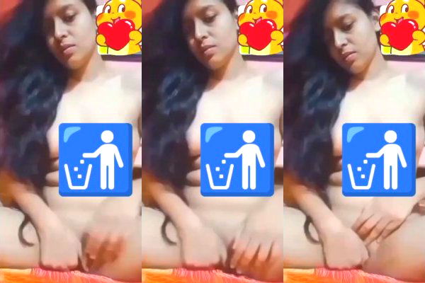 Sexy Desi Girl Shows Nude Body