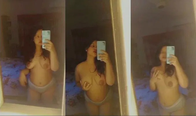 Hot Desi Girl Play With Her Boob