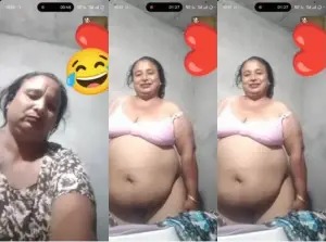 Desi Aunty Shows Pussy