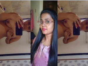 Desi Girl Play With Her Boobs