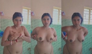 Sexy Desi Boudi Bathing