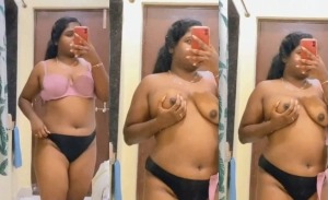 Cute Desi girl Record Booobs Selfie