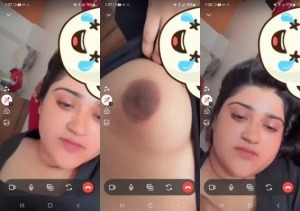 Sexy Desi Girl Shows Boobs