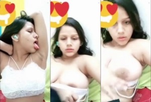 Horny Desi Girl SHows Boobs