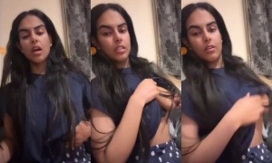 Desi Girl Shows Boobs