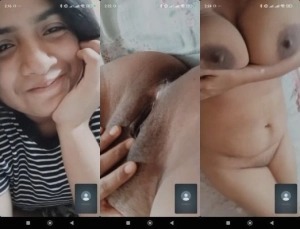 Sexy Desi Girl Shows her Boobs and Pussy