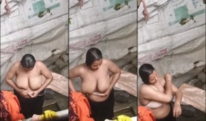 Desi Big Boob Bhabhi Bathing